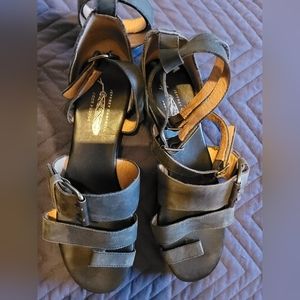 Womens gray sandels sz 8